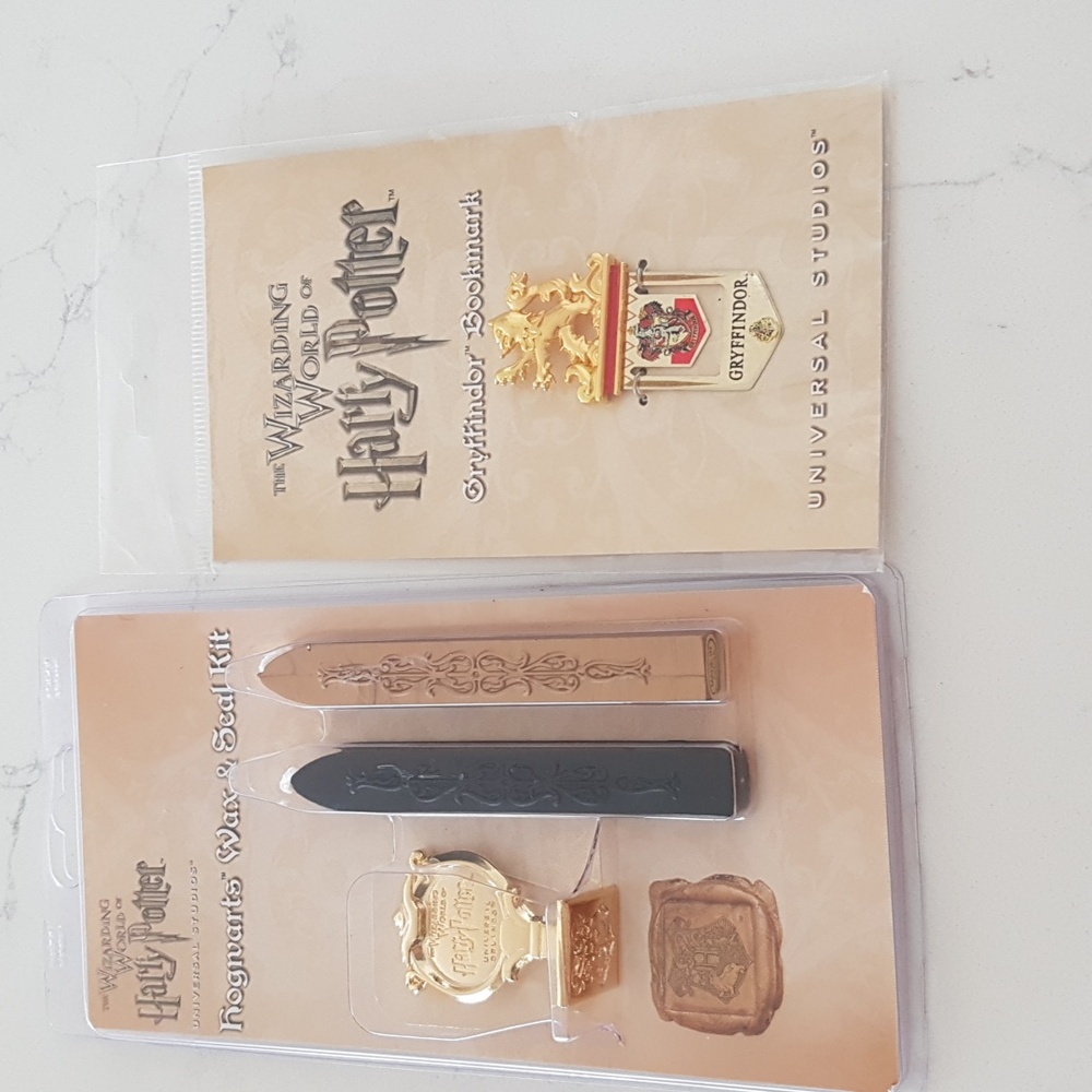 Harry potter hogwarts wax & seal kit and gryffindor bookmark